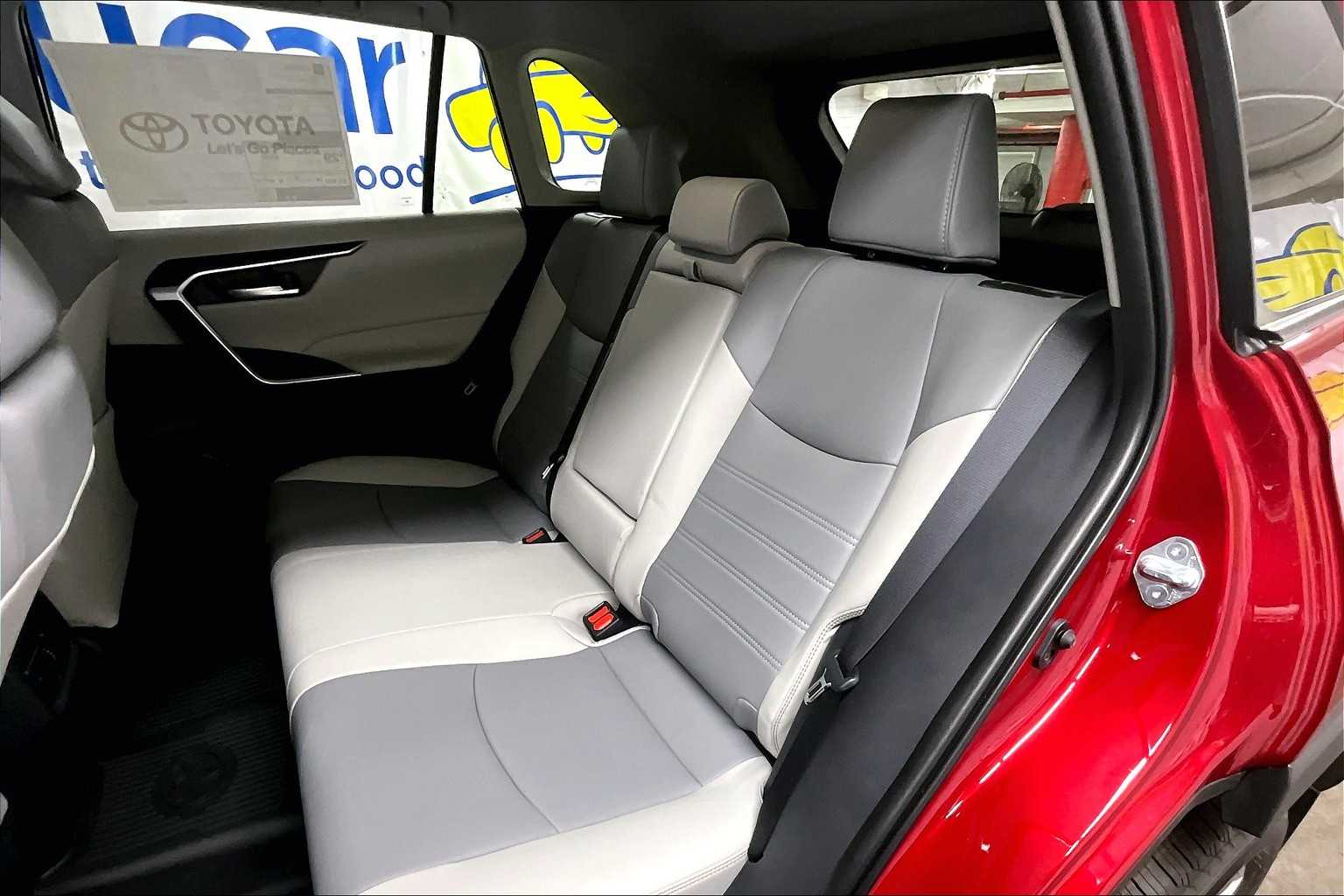 2025 Toyota RAV4 XLE Premium - Photo 15