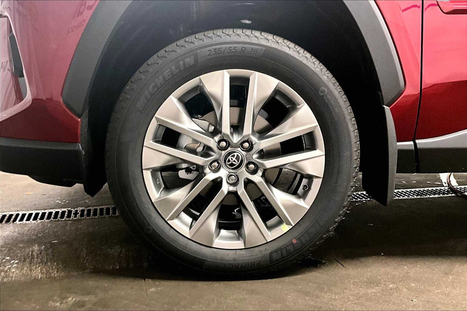 2025 Toyota RAV4 XLE Premium - Photo 8