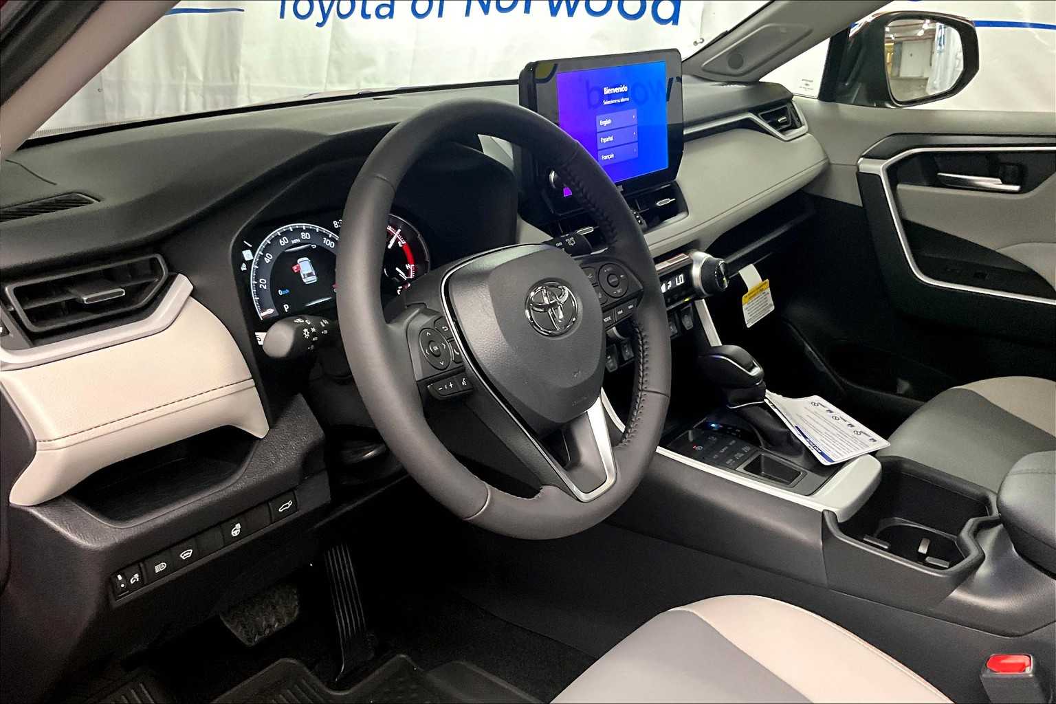 2025 Toyota RAV4 XLE Premium - Photo 9