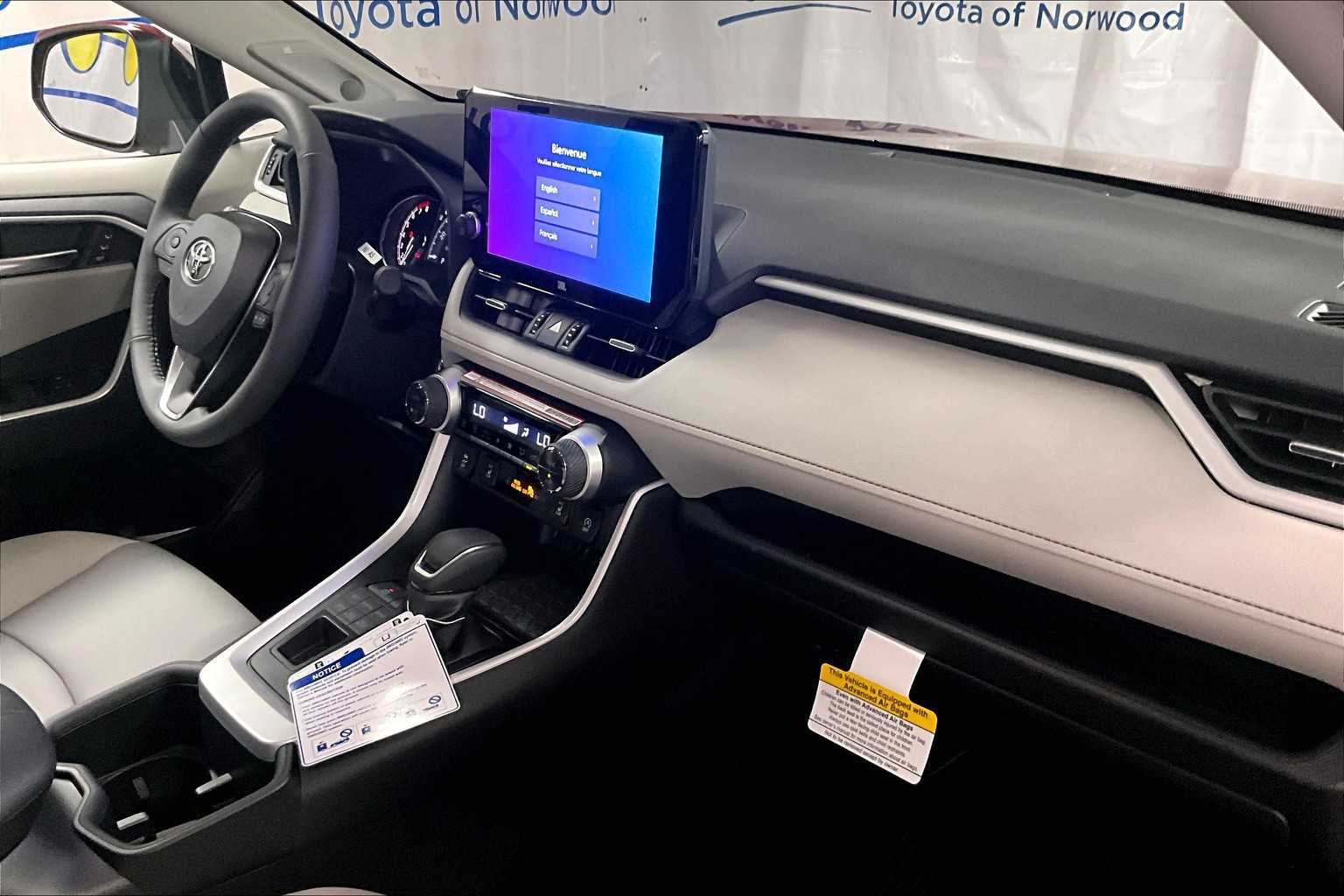 2025 Toyota RAV4 XLE Premium - Photo 10