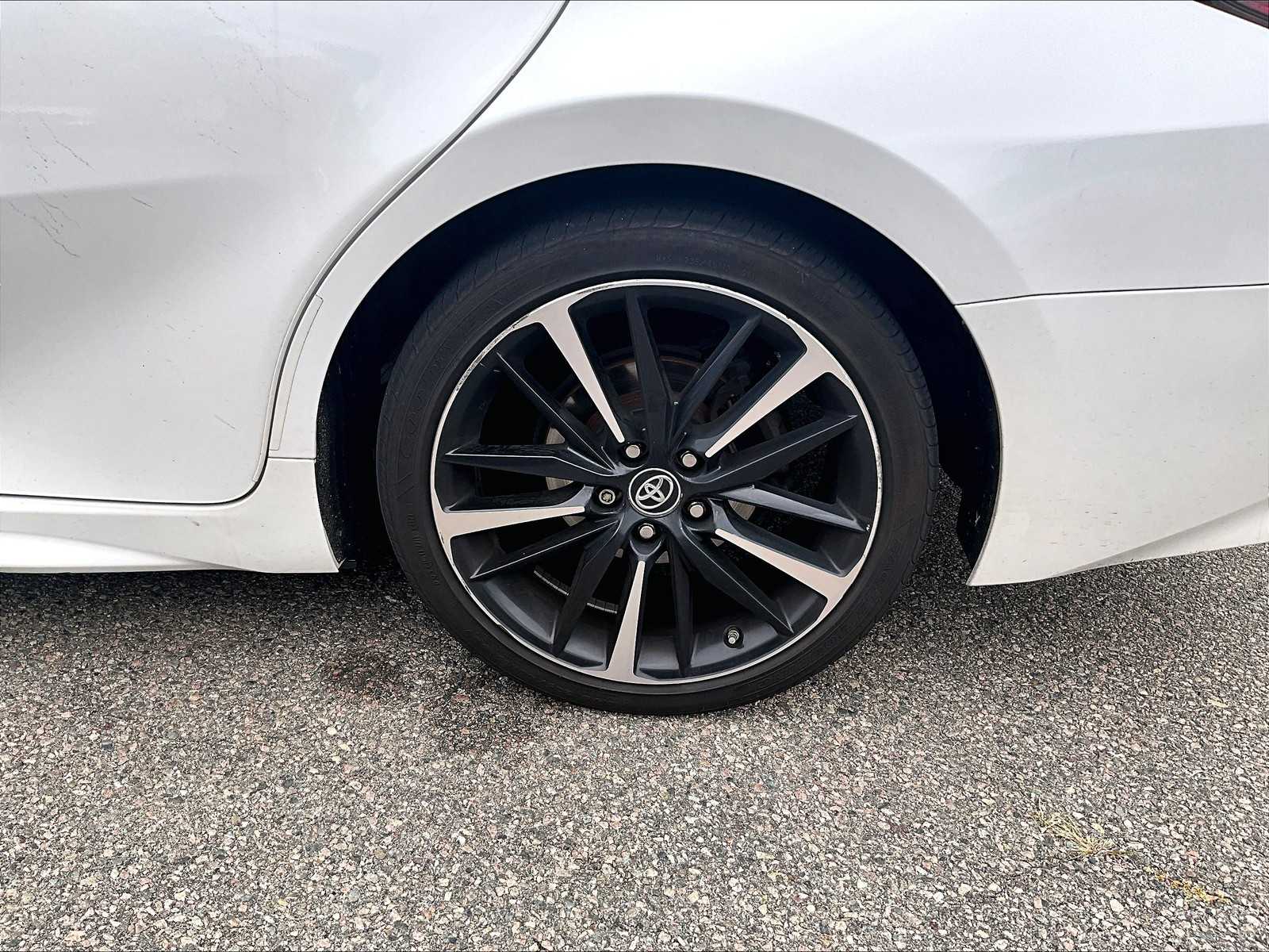 2019 Toyota Camry XSE V6 - Photo 4