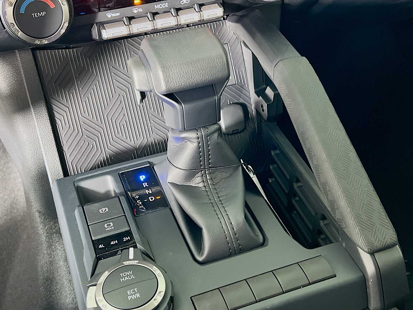2025 Toyota Tacoma SR5 - Photo 11