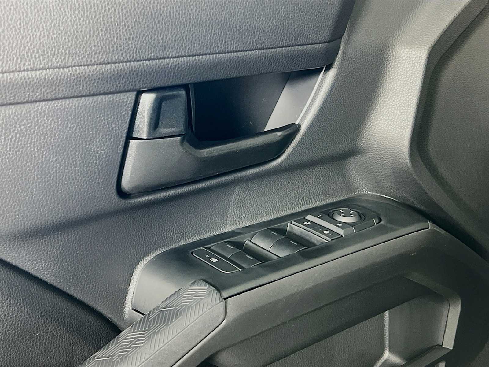 2025 Toyota Tacoma SR5 - Photo 15