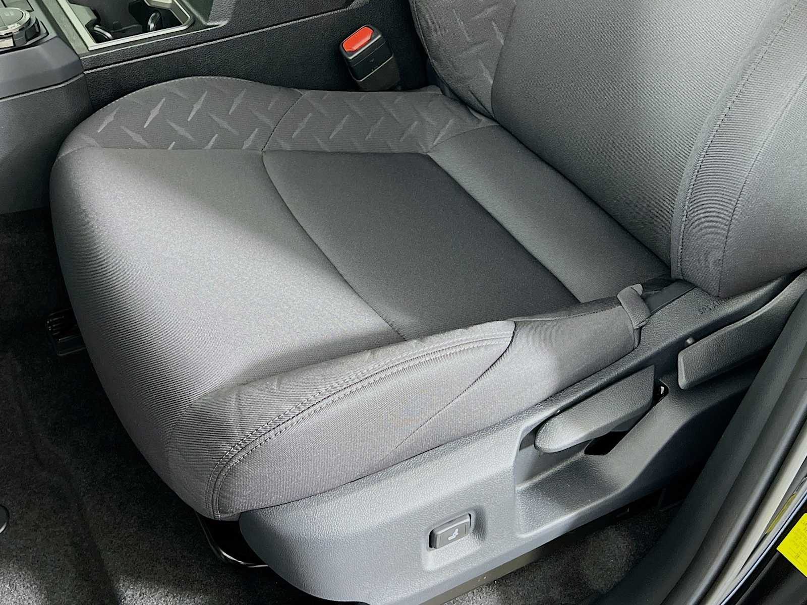 2025 Toyota Tacoma SR5 - Photo 16