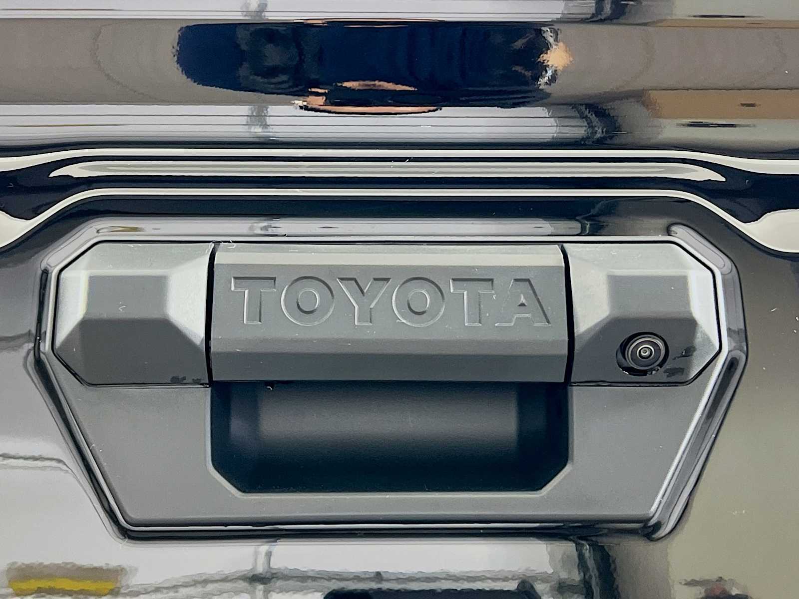 2025 Toyota Tacoma SR5 - Photo 17