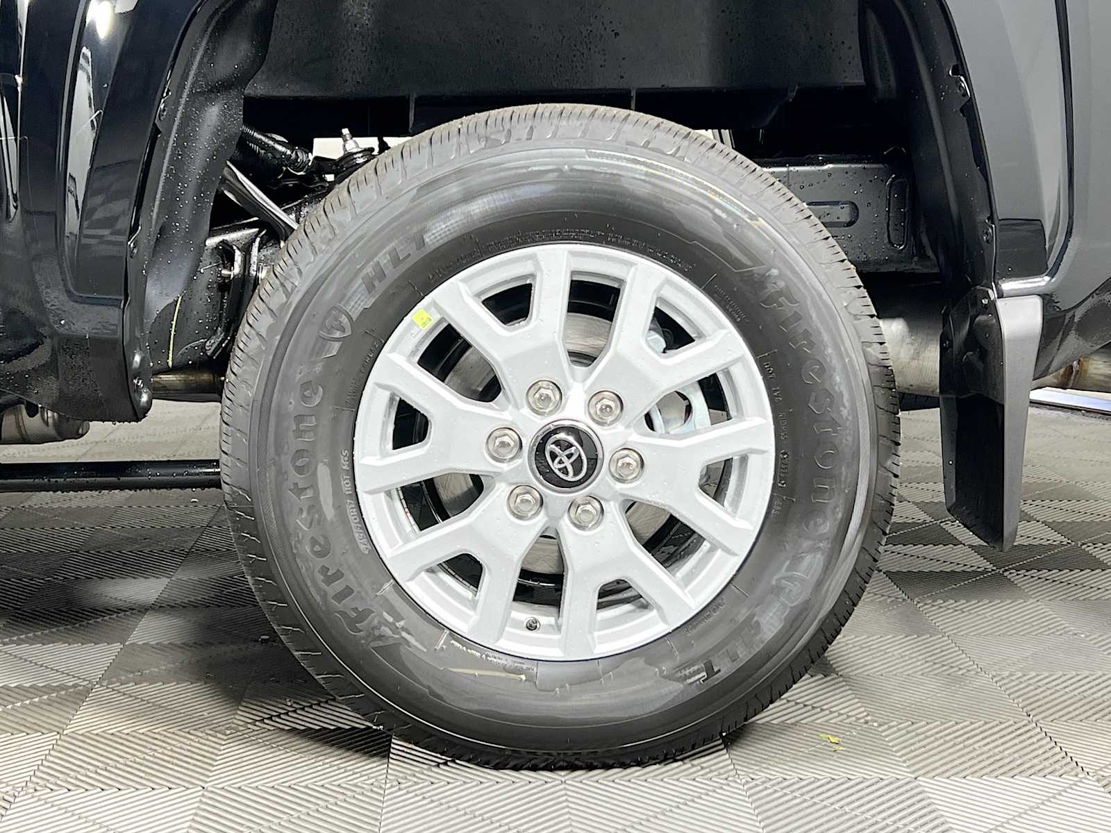 2025 Toyota Tacoma SR5 - Photo 18
