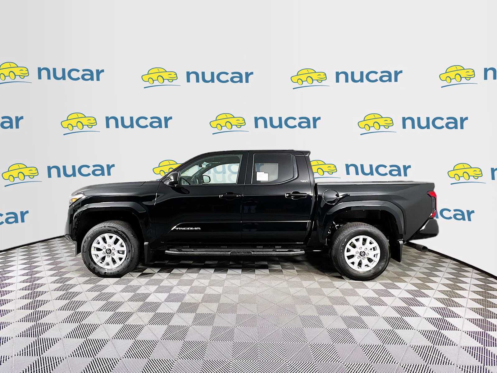 2025 Toyota Tacoma SR5 - Photo 3