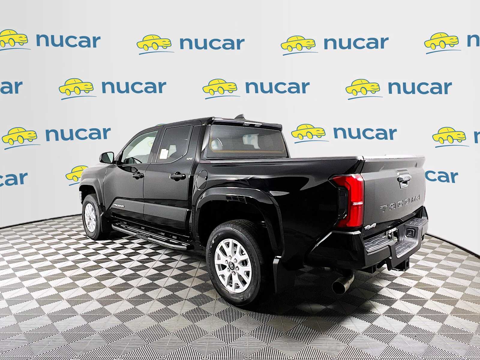 2025 Toyota Tacoma SR5 - Photo 4