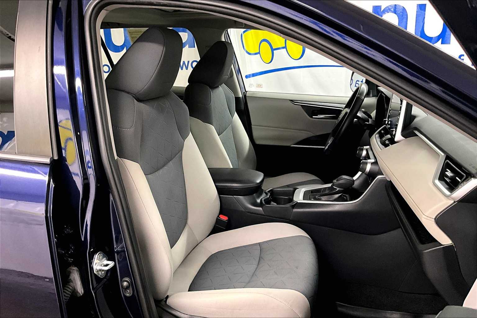 2019 Toyota RAV4 XLE - Photo 11