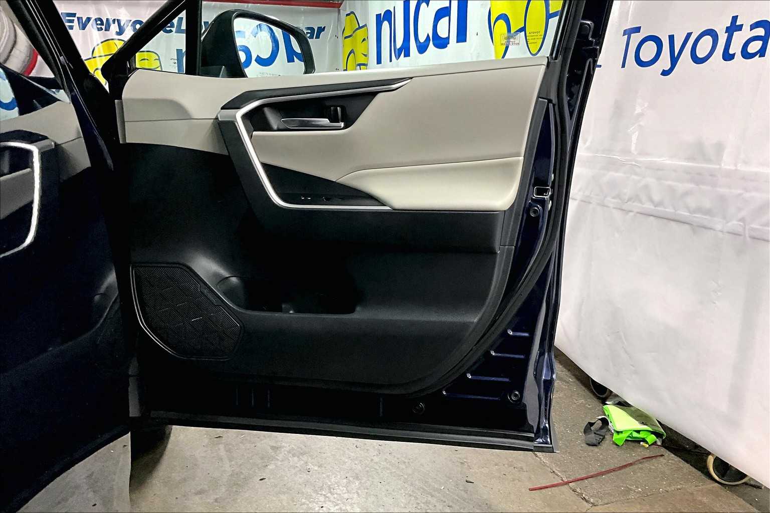 2019 Toyota RAV4 XLE - Photo 12