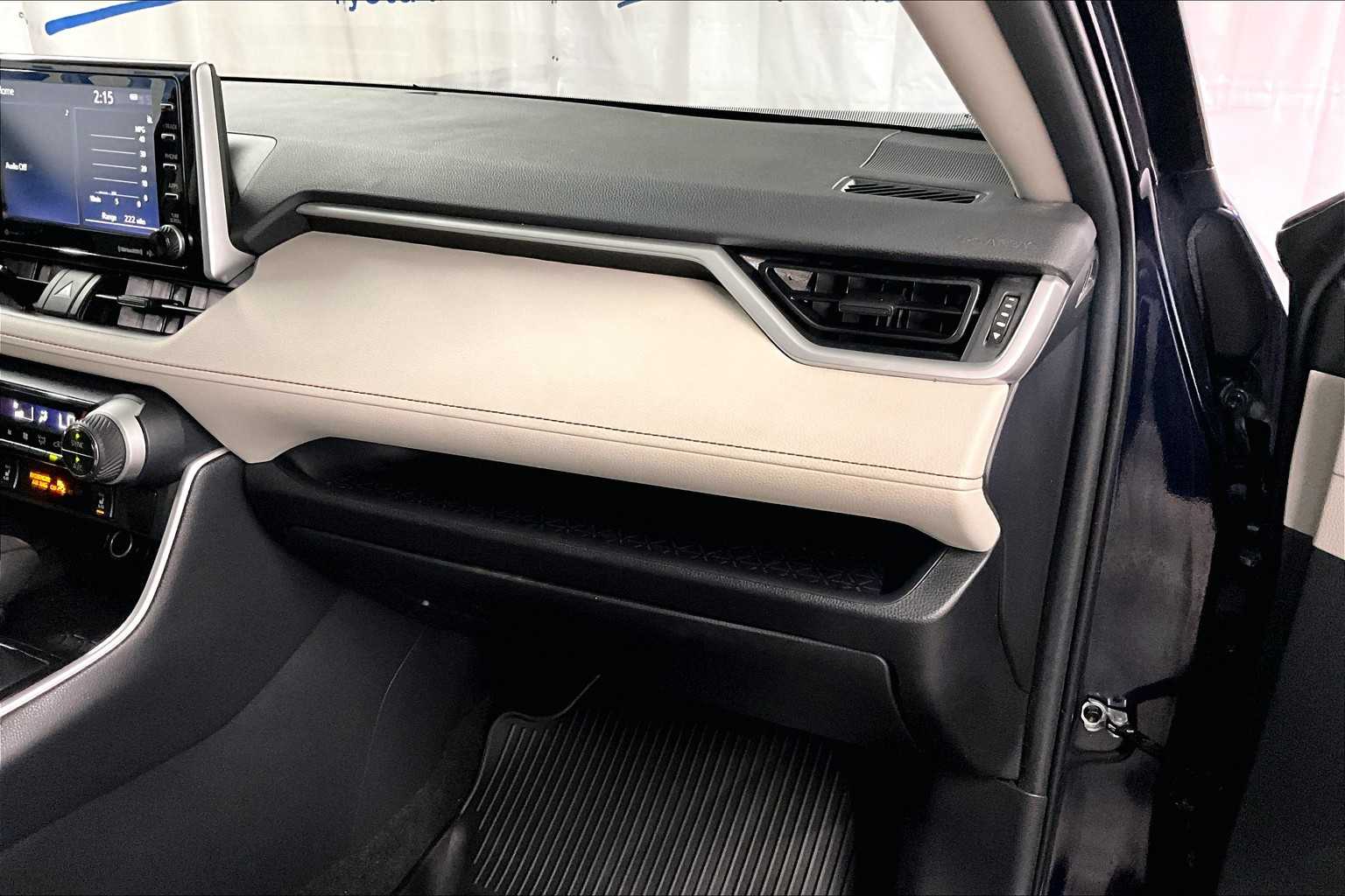 2019 Toyota RAV4 XLE - Photo 13