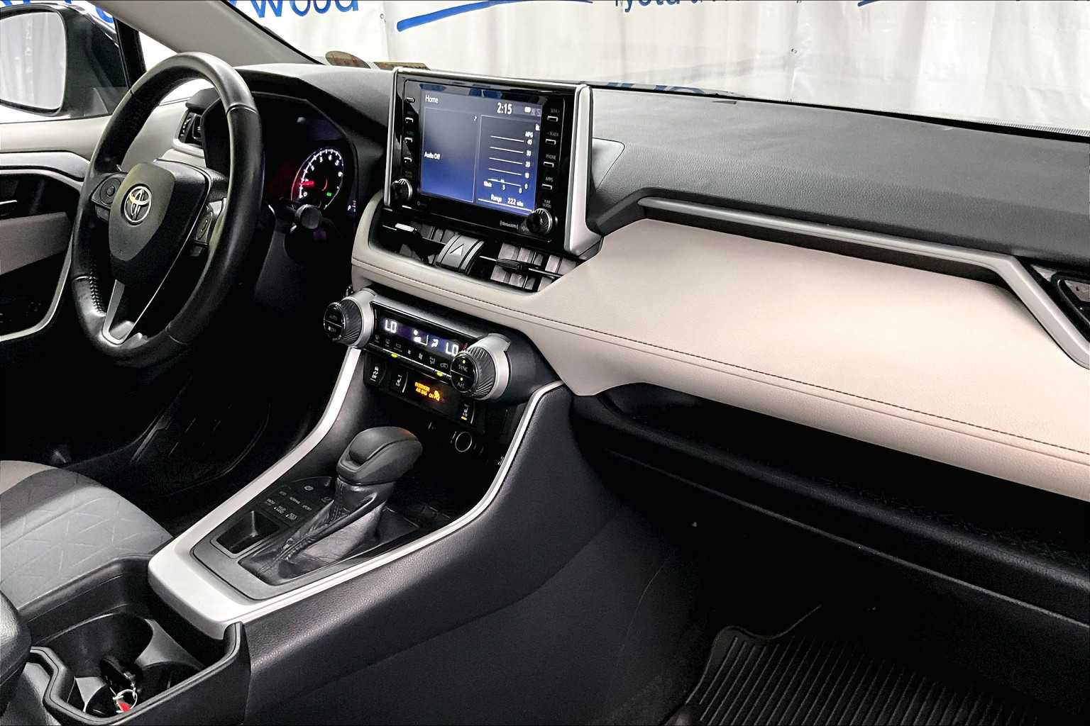2019 Toyota RAV4 XLE - Photo 14