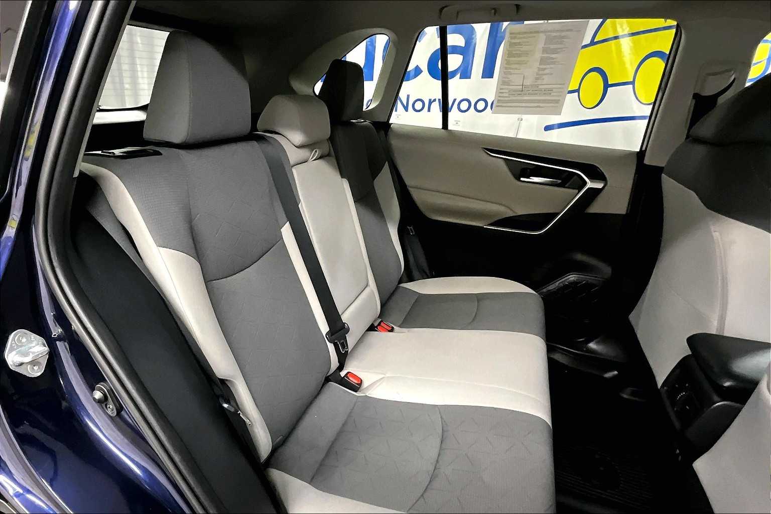 2019 Toyota RAV4 XLE - Photo 16