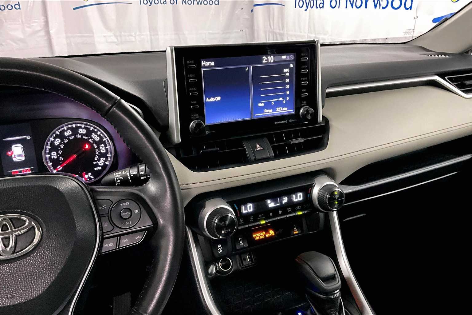 2019 Toyota RAV4 XLE - Photo 18