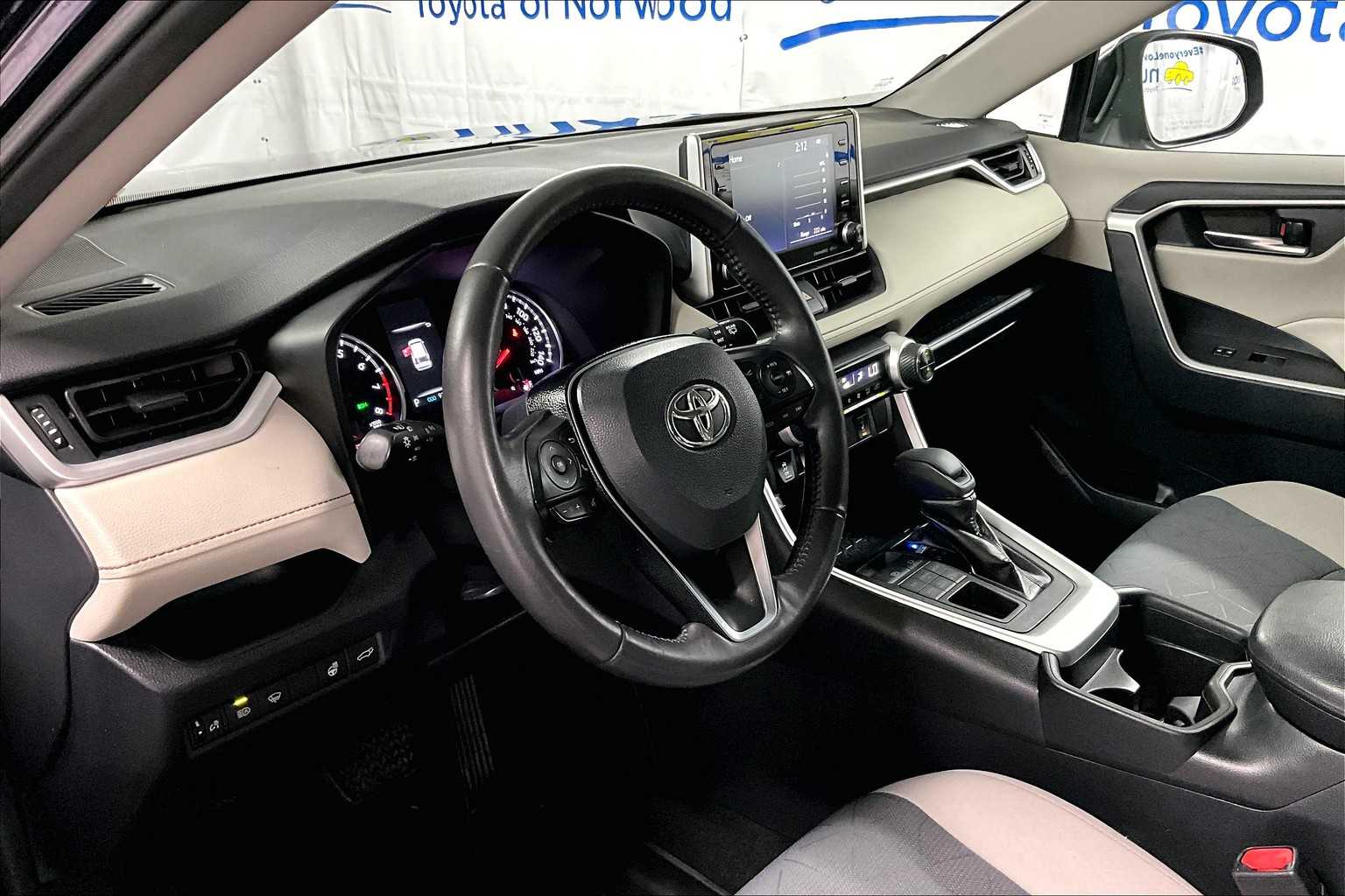 2019 Toyota RAV4 XLE - Photo 8
