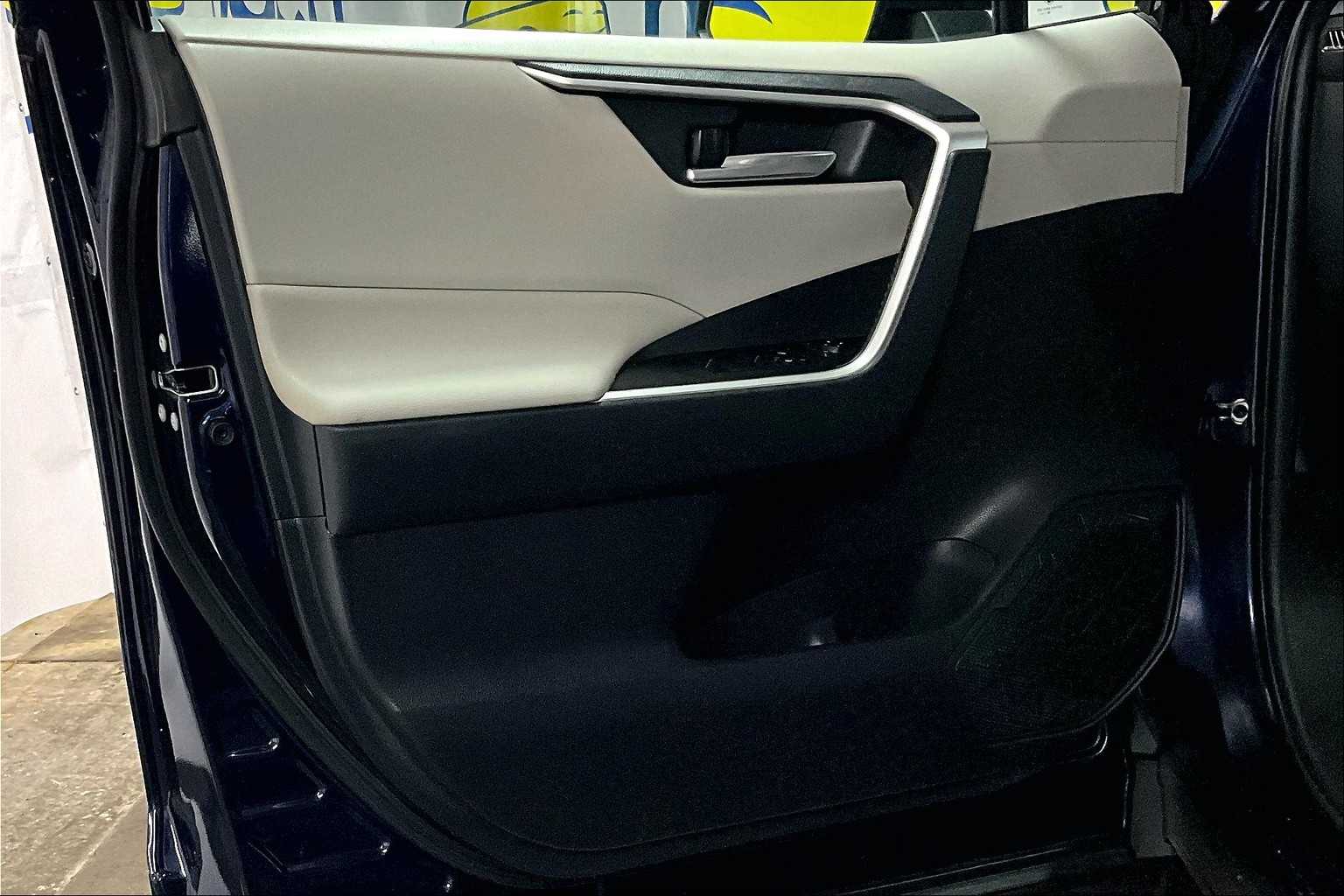 2019 Toyota RAV4 XLE - Photo 9