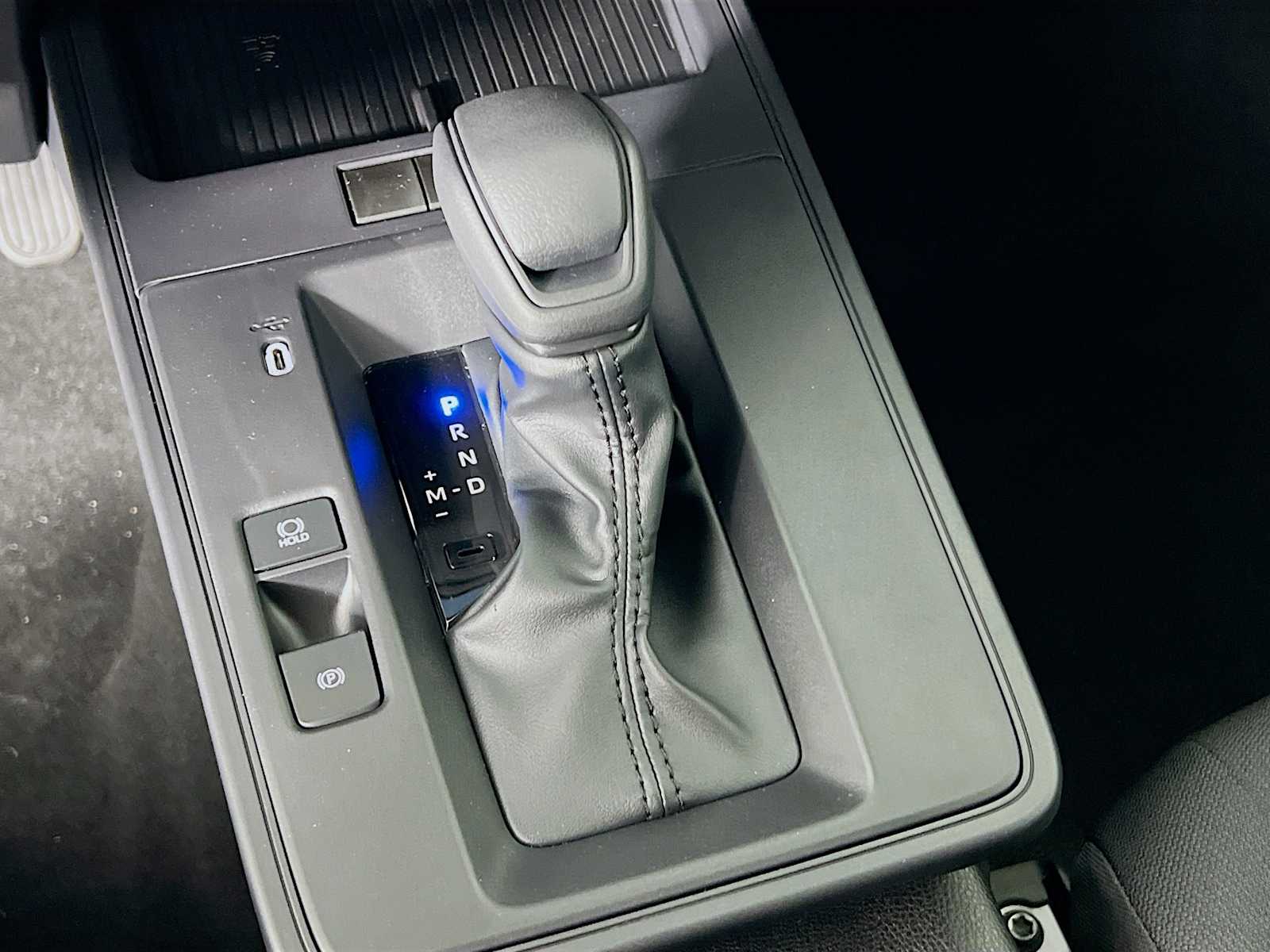 2026 Toyota Corolla Cross LE - Photo 11