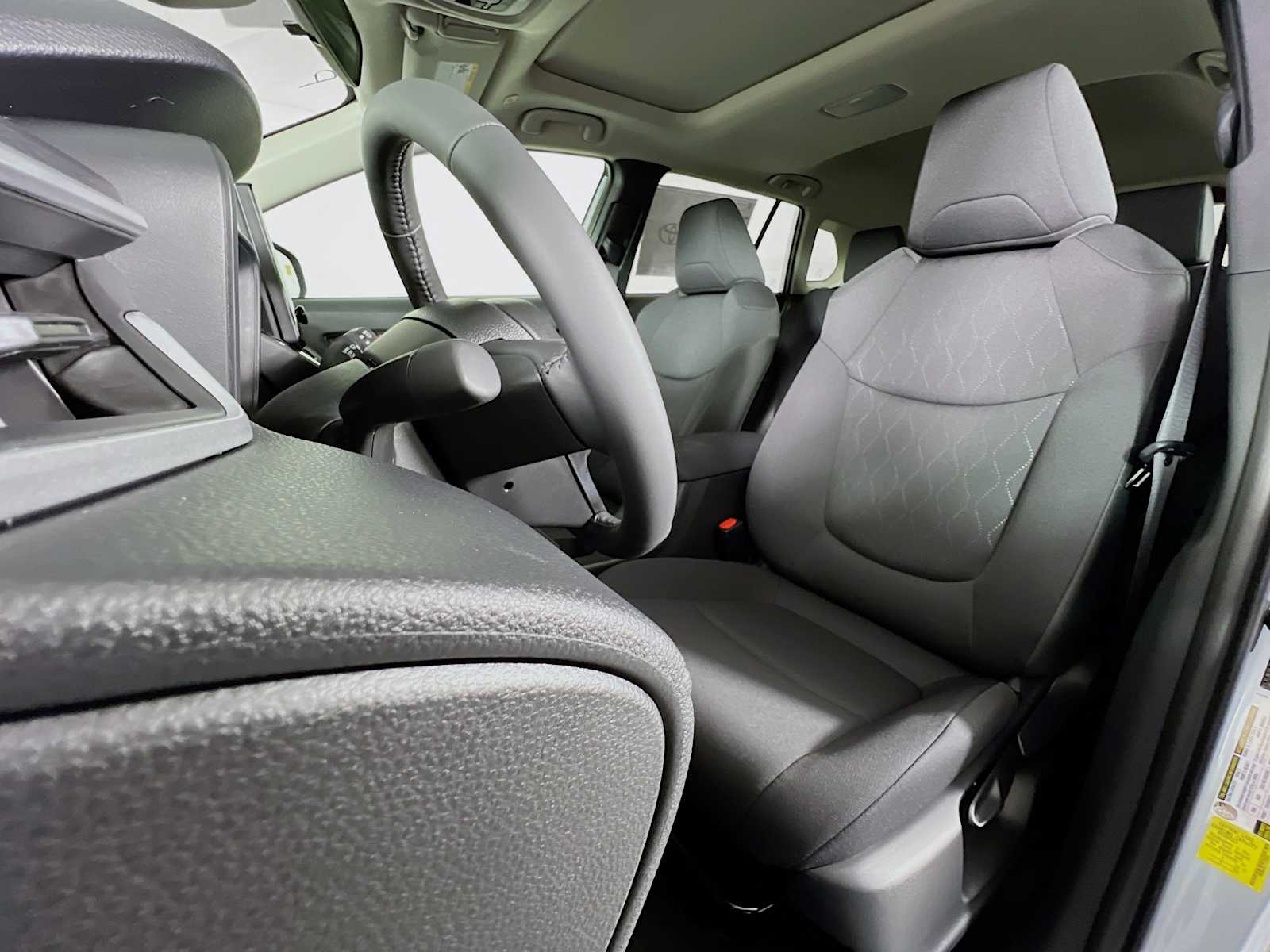 2026 Toyota Corolla Cross LE - Photo 12