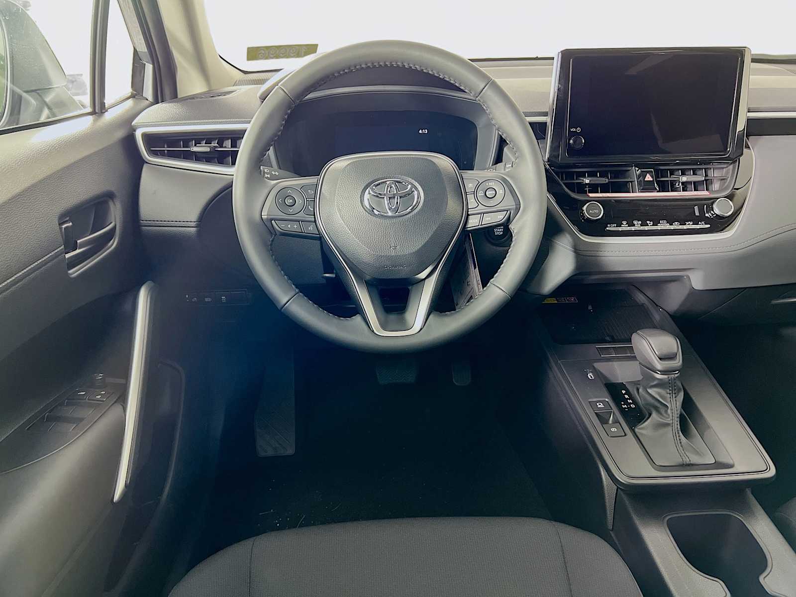 2026 Toyota Corolla Cross LE - Photo 15