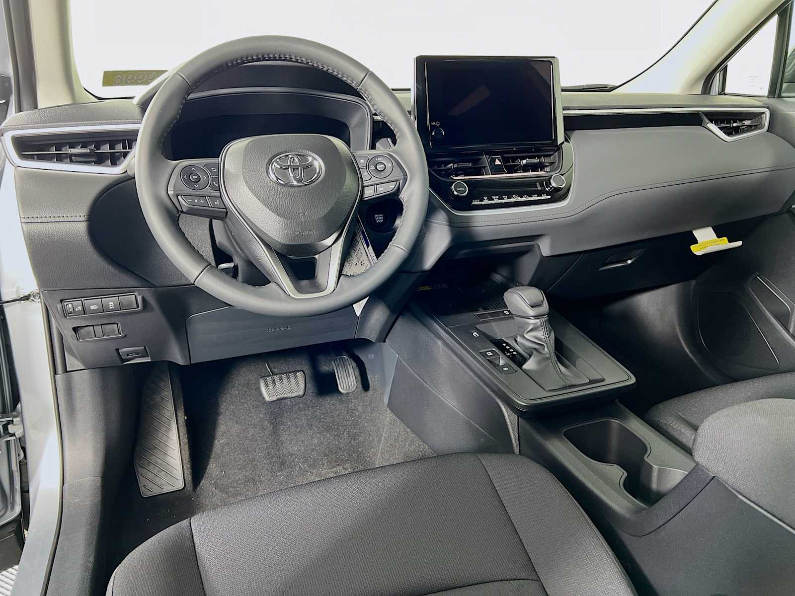 2026 Toyota Corolla Cross LE - Photo 6