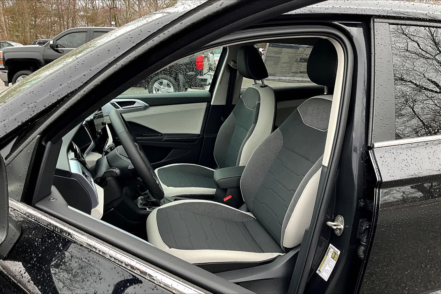 2025 Volkswagen Taos SE - Photo 11