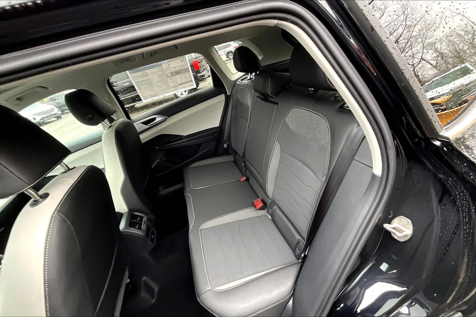 2025 Volkswagen Taos SE - Photo 15