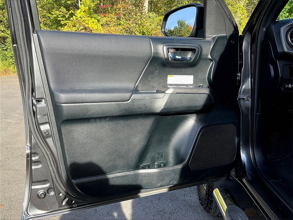 2017 Toyota Tacoma TRD Off-Road - Photo 9