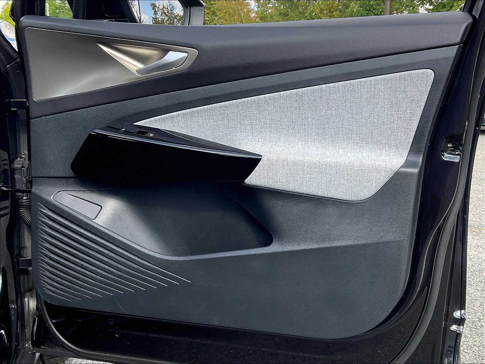 2023 Volkswagen ID.4 Pro - Photo 12