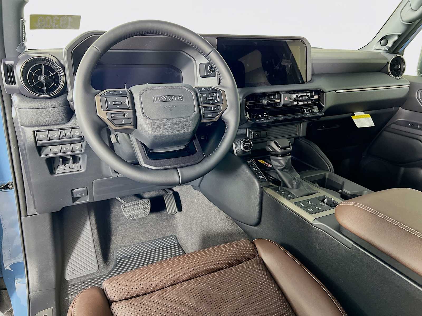 2025 Toyota Land Cruiser  - Photo 6