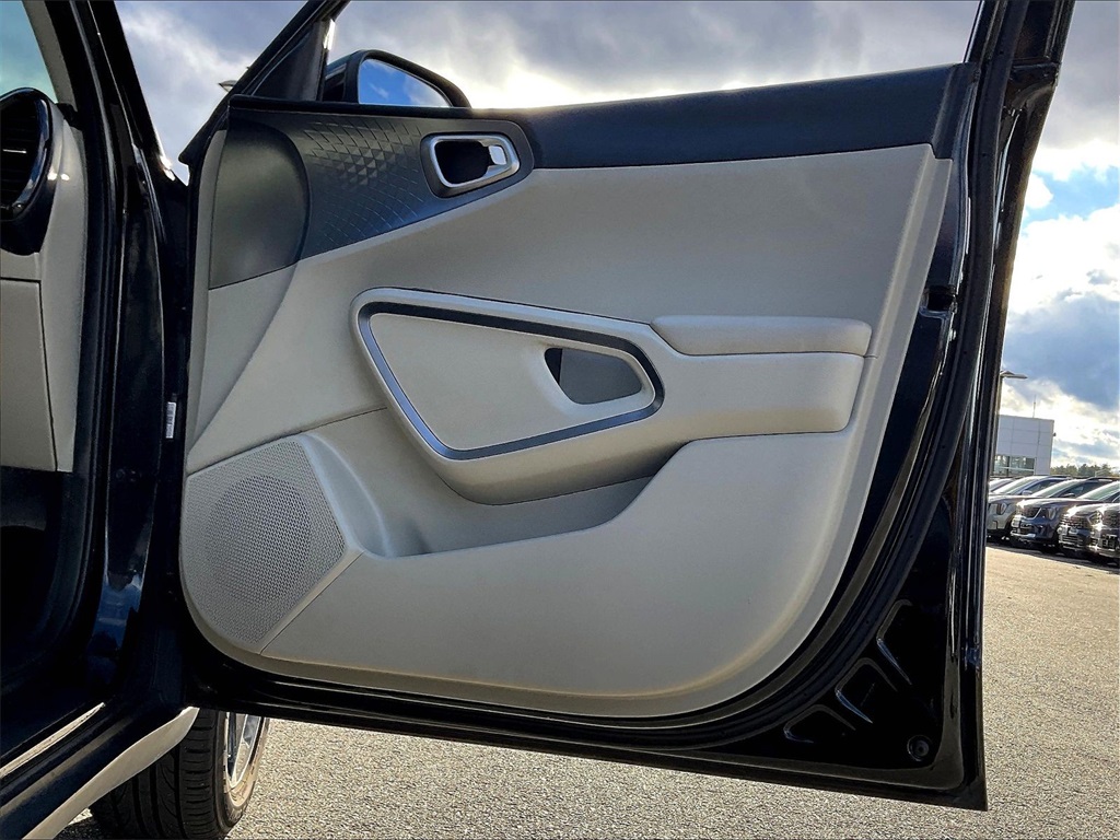 2023 Kia Soul EX - Photo 11