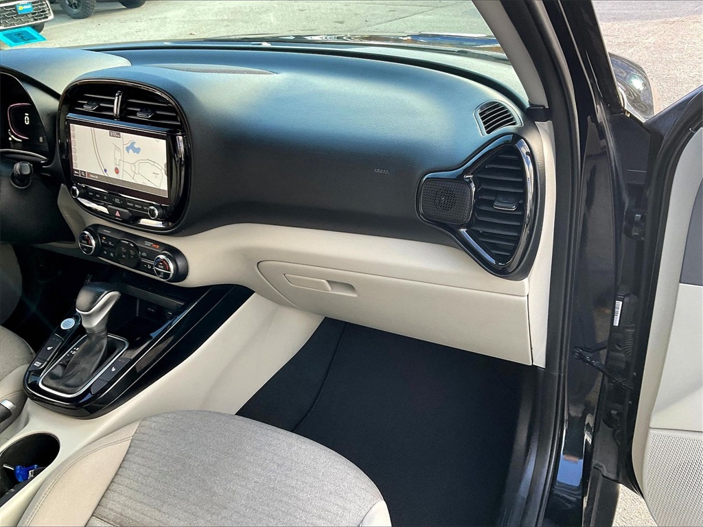2023 Kia Soul EX - Photo 12
