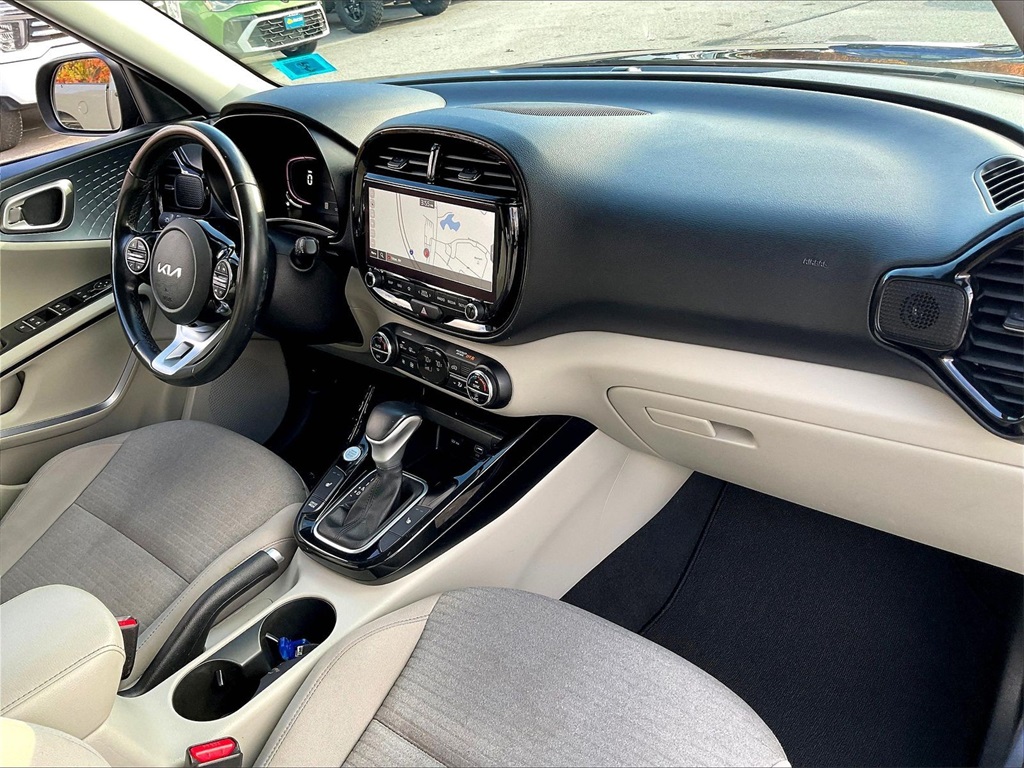2023 Kia Soul EX - Photo 13
