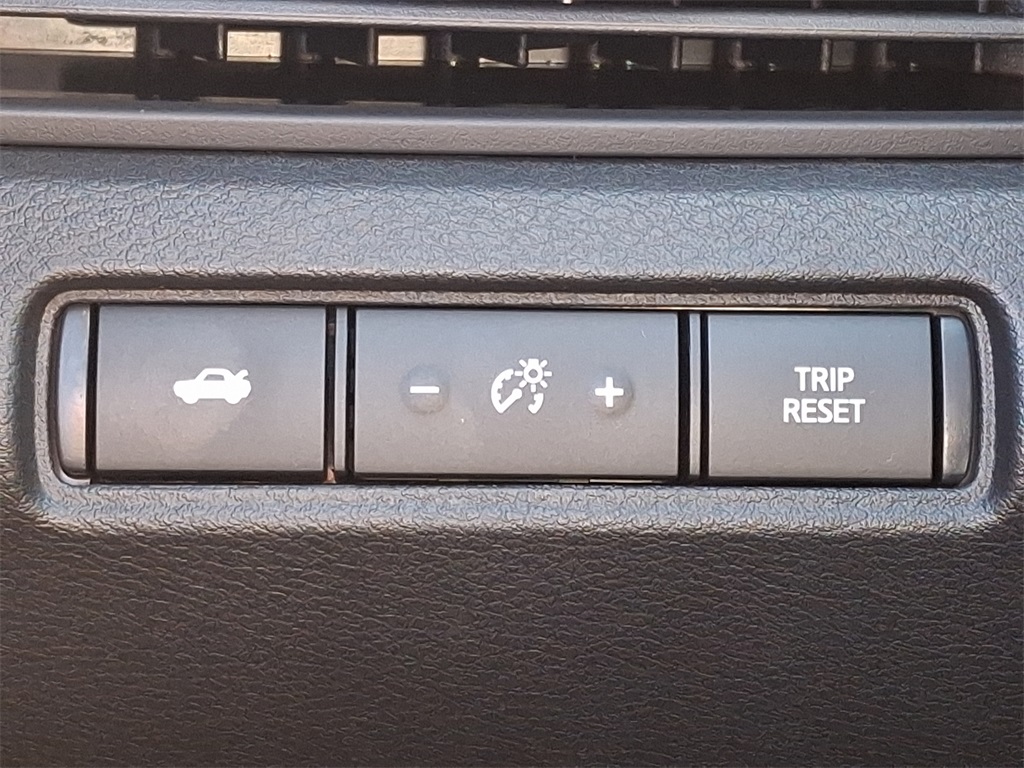 2025 Nissan Altima 2.5 SR - Photo 18