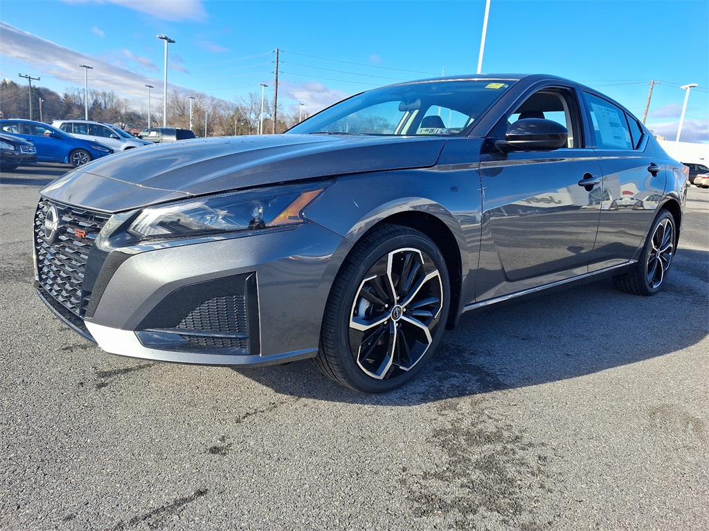 2025 Nissan Altima 2.5 SR - Photo 2