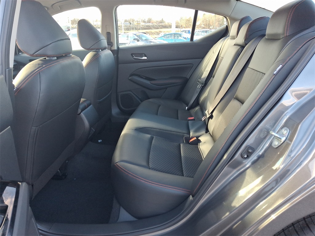 2025 Nissan Altima 2.5 SR - Photo 6
