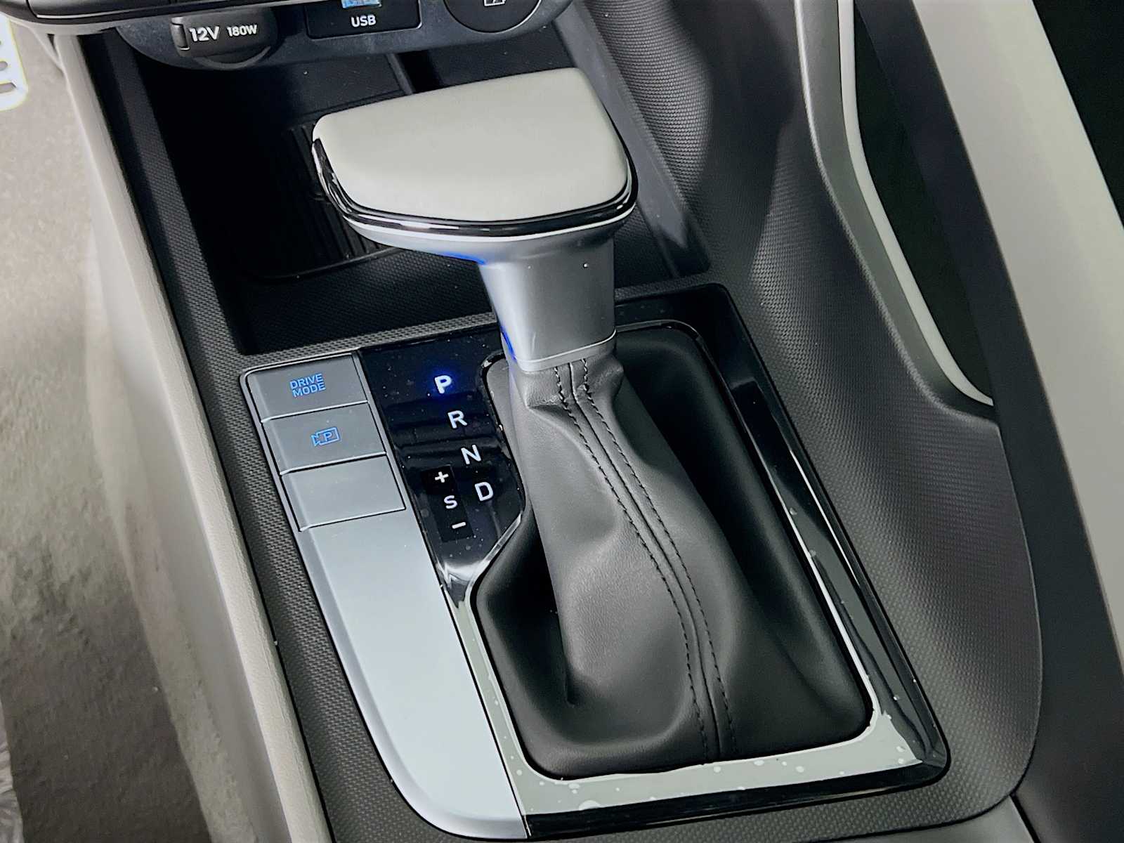 2025 Hyundai Elantra SEL Sport - Photo 11