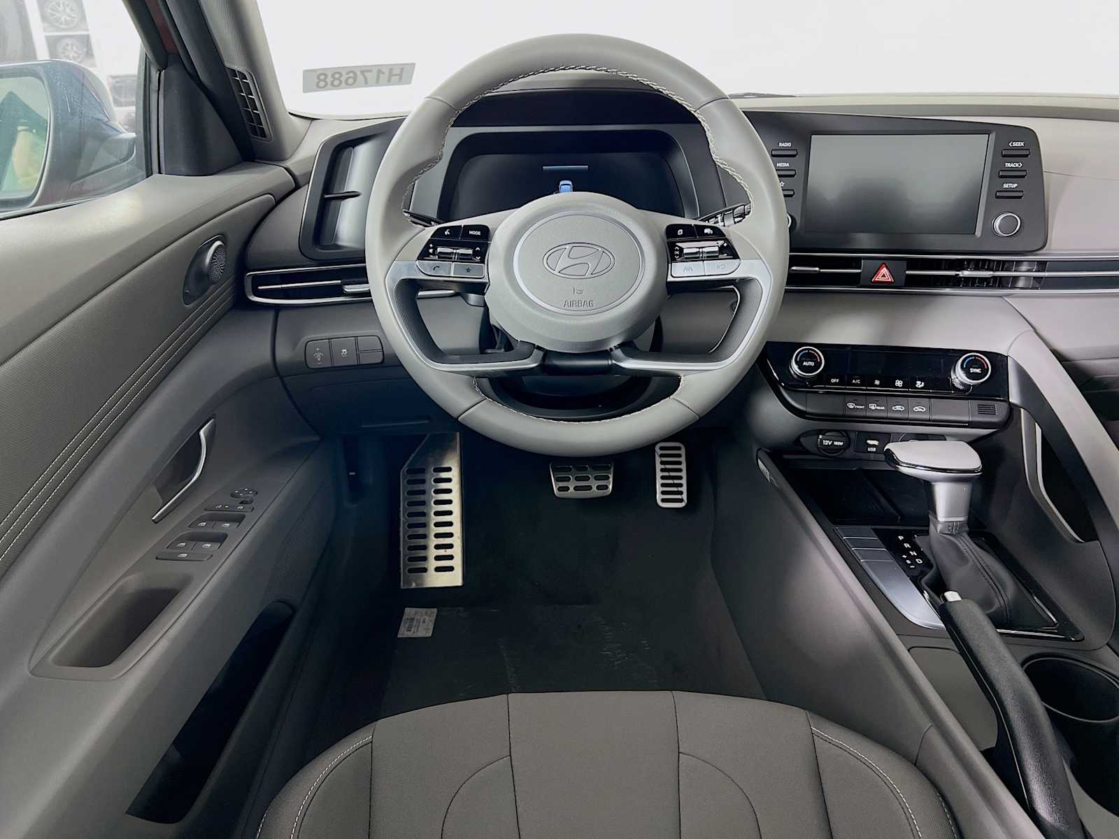 2025 Hyundai Elantra SEL Sport - Photo 14