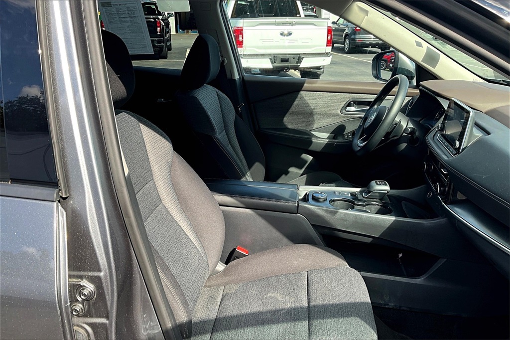 2021 Nissan Rogue SV - Photo 11