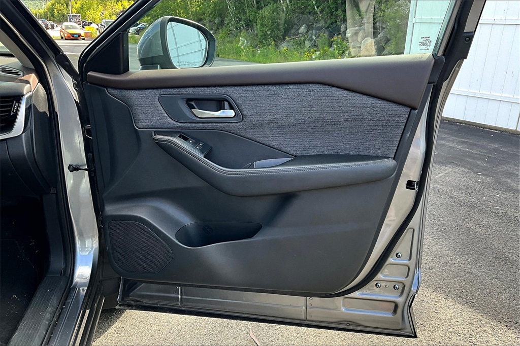 2021 Nissan Rogue SV - Photo 12