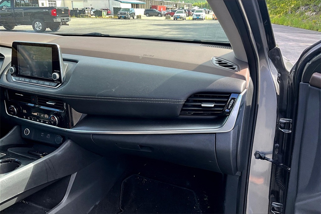2021 Nissan Rogue SV - Photo 13