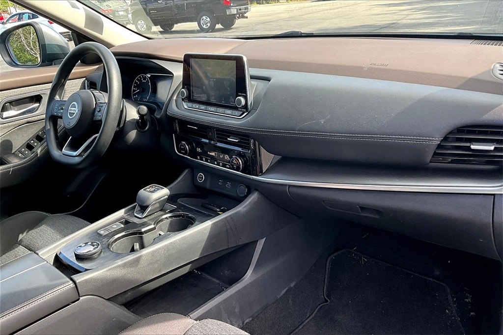 2021 Nissan Rogue SV - Photo 14