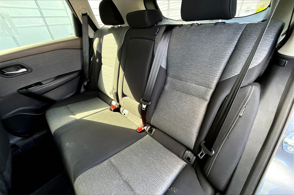 2021 Nissan Rogue SV - Photo 15