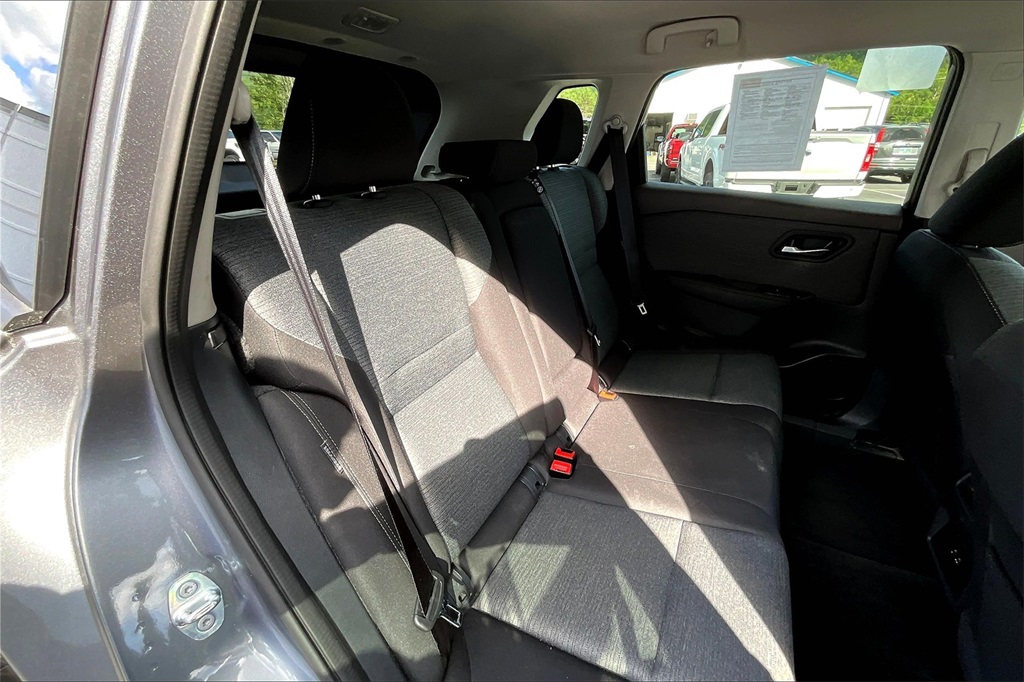 2021 Nissan Rogue SV - Photo 16