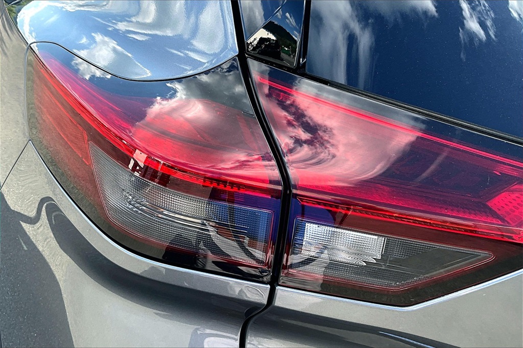2021 Nissan Rogue SV - Photo 32