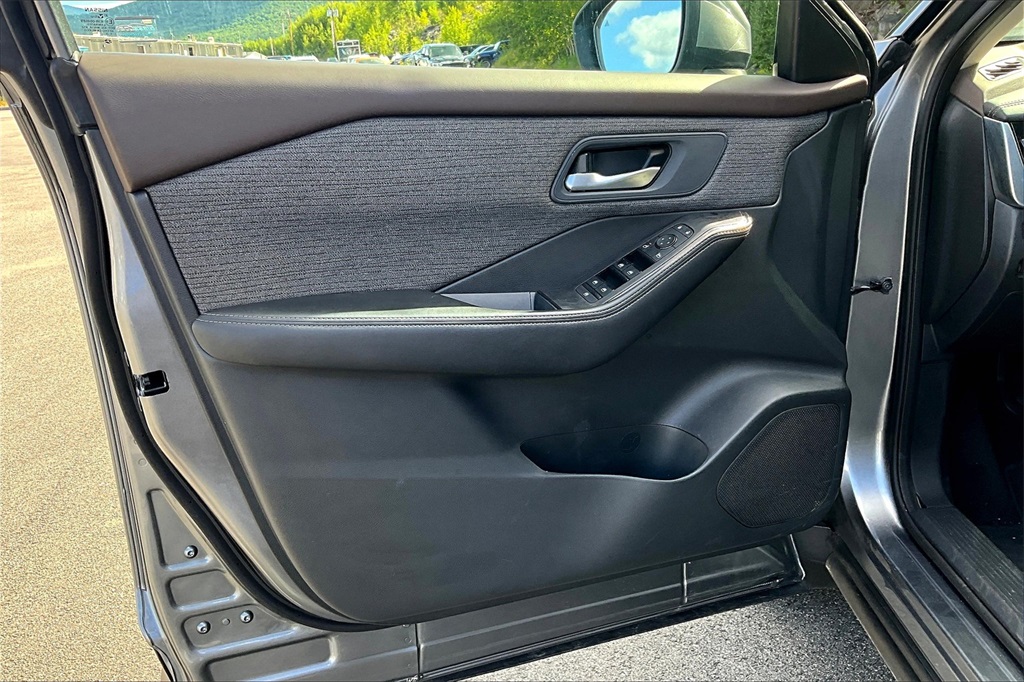 2021 Nissan Rogue SV - Photo 9