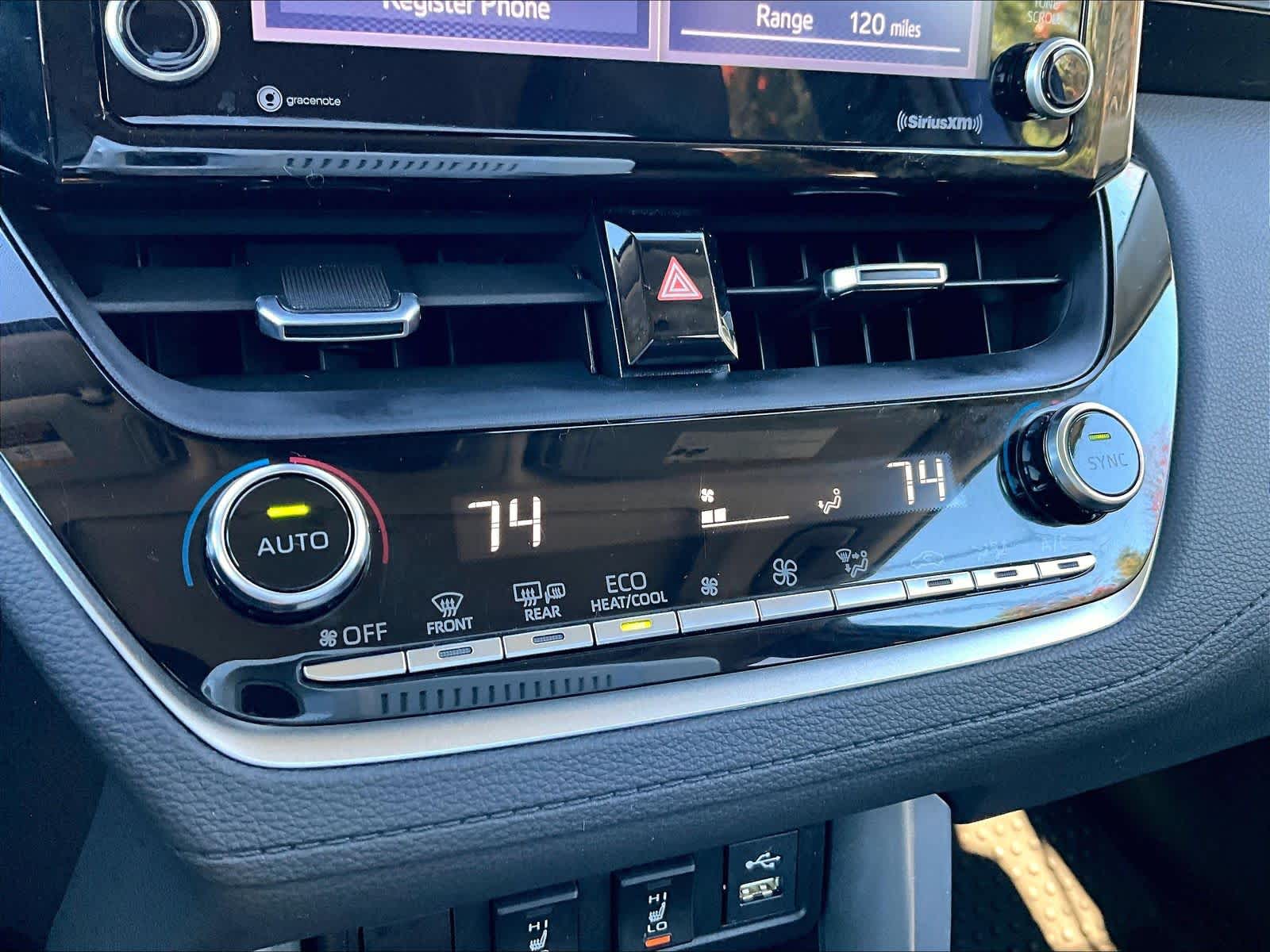 2022 Toyota Corolla Cross XLE - Photo 26