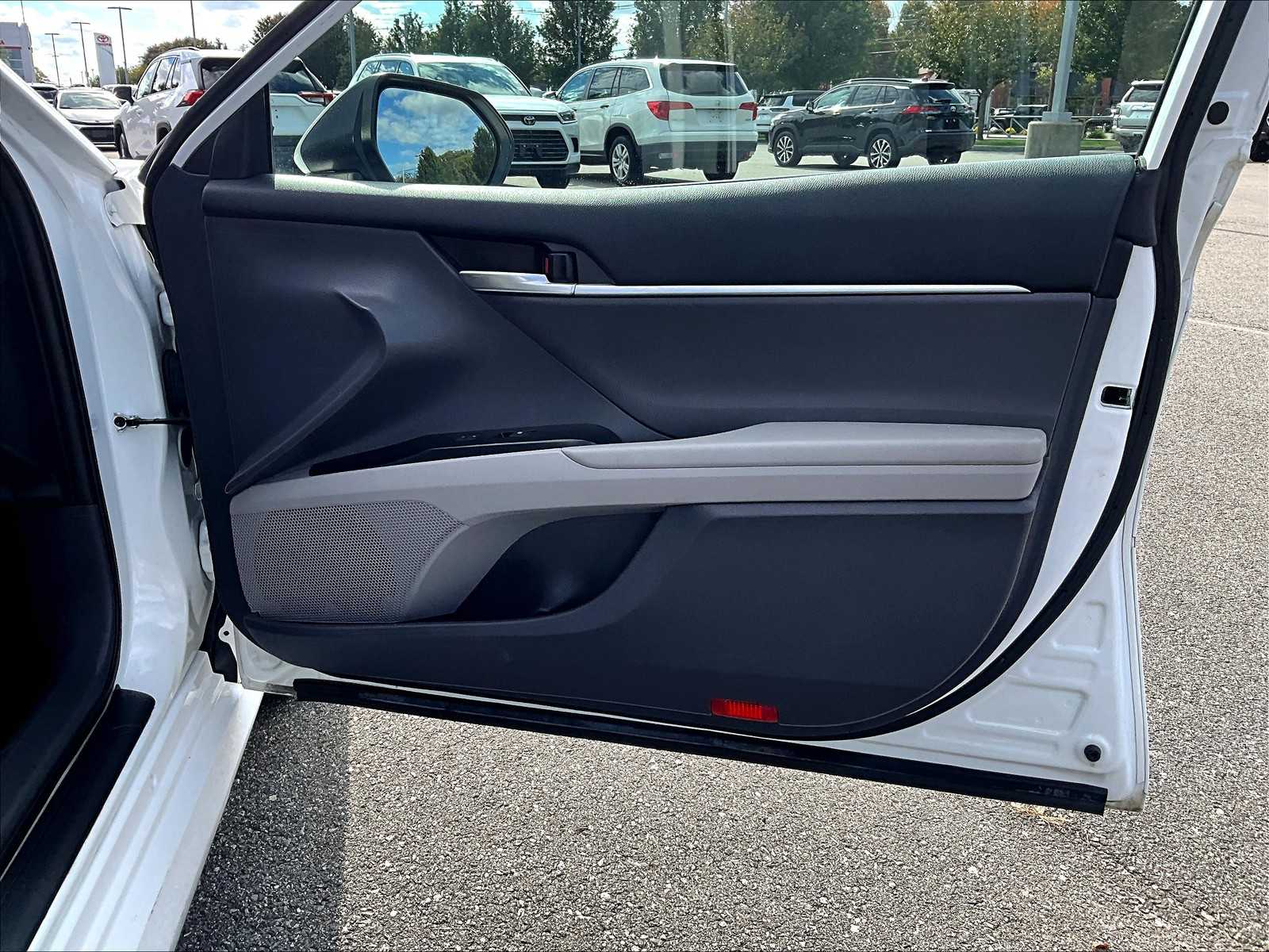 2020 Toyota Camry LE - Photo 12