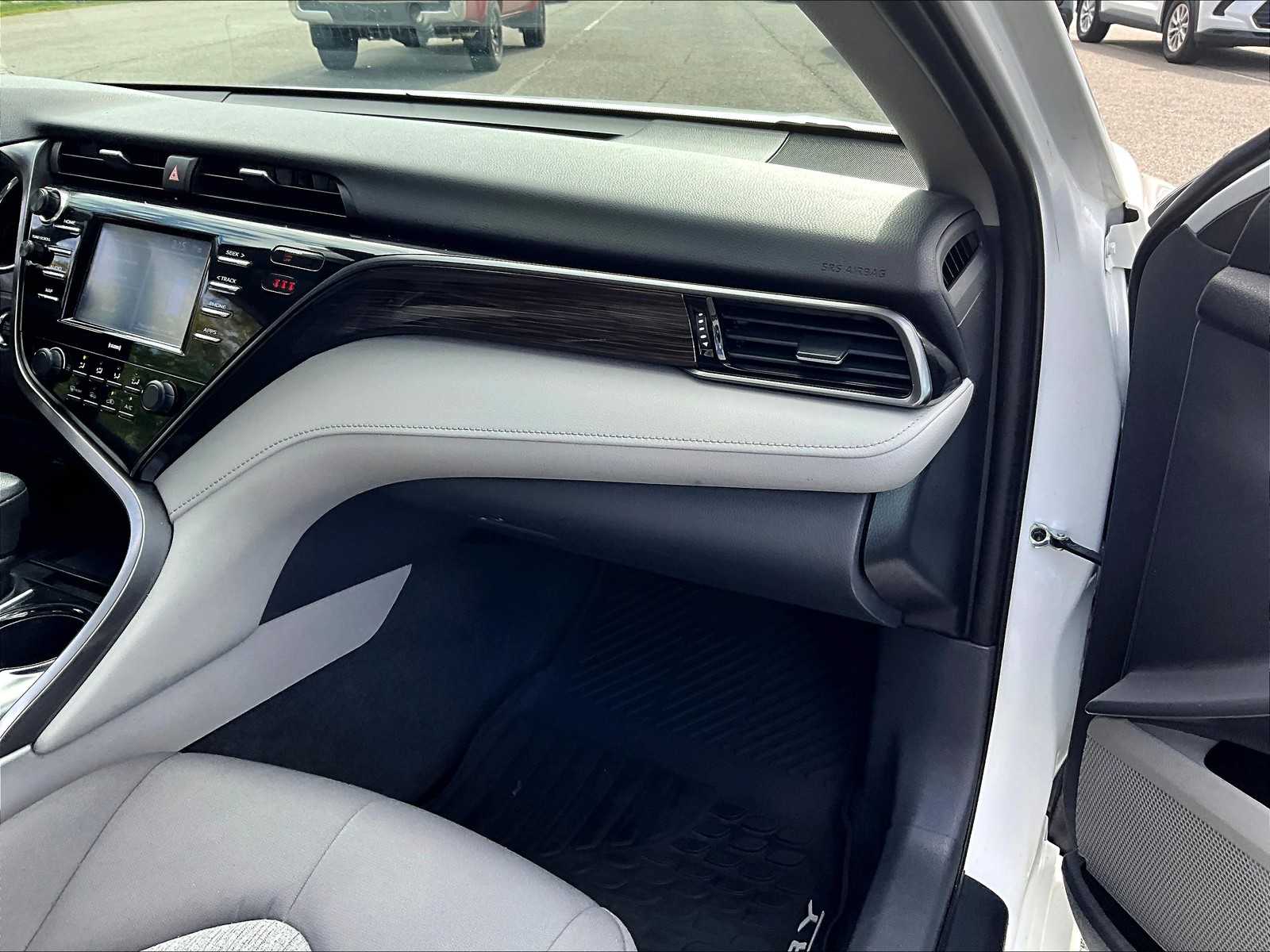 2020 Toyota Camry LE - Photo 13