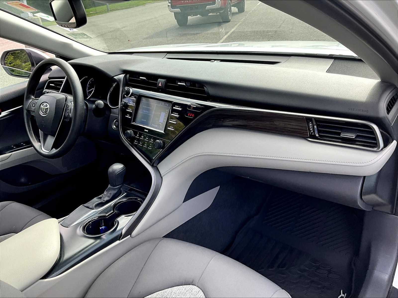 2020 Toyota Camry LE - Photo 14