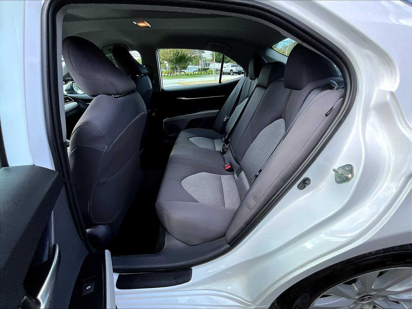 2020 Toyota Camry LE - Photo 15